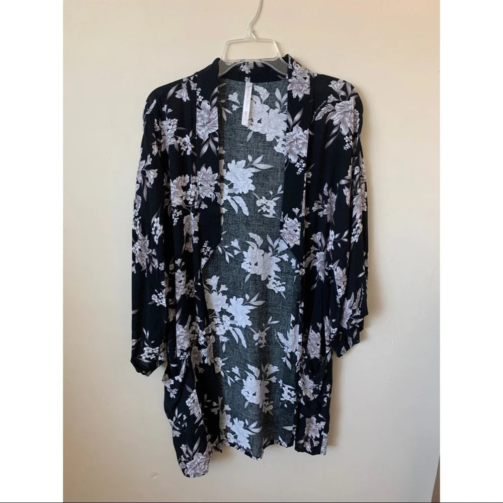Spiritual Gangster Black Floral Kimono size OS